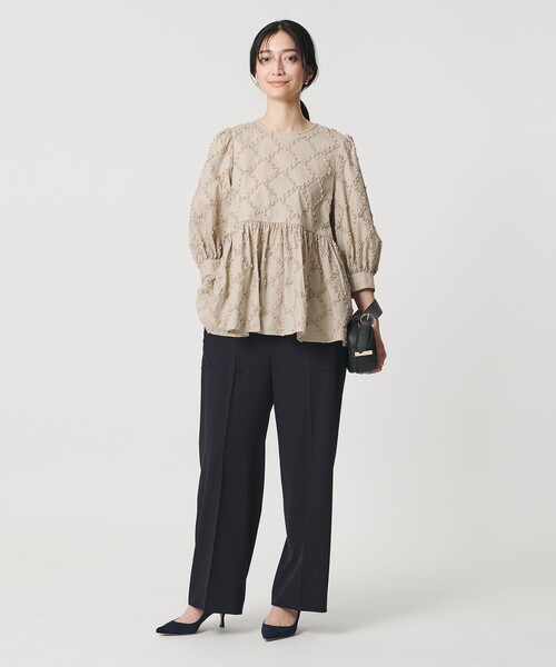 UNITED ARROWS(ユナイテッドアローズ)の「エンブロイダリー フリル トップス(シャツ/ブラウス・レディース・ブラック/ホワイト/ベージュ・FREE)」の5枚目の写真