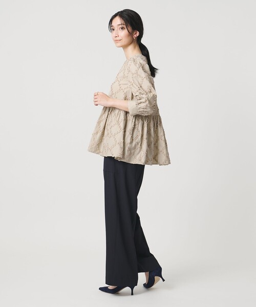 UNITED ARROWS(ユナイテッドアローズ)の「エンブロイダリー フリル トップス(シャツ/ブラウス・レディース・ブラック/ホワイト/ベージュ・FREE)」の7枚目の写真