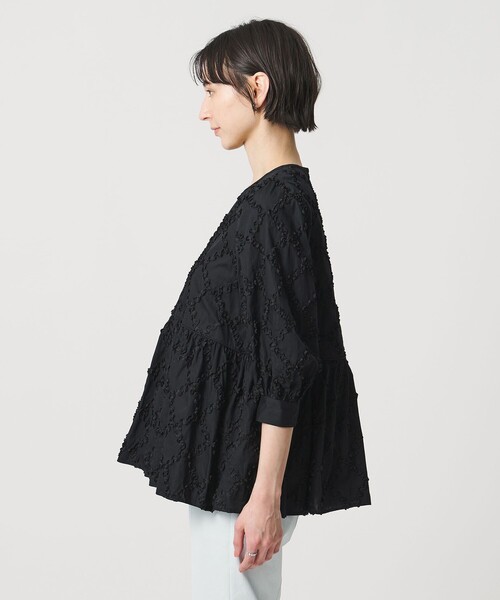 UNITED ARROWS(ユナイテッドアローズ)の「エンブロイダリー フリル トップス(シャツ/ブラウス・レディース・ブラック/ホワイト/ベージュ・FREE)」の9枚目の写真