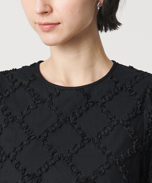 UNITED ARROWS(ユナイテッドアローズ)の「エンブロイダリー フリル トップス(シャツ/ブラウス・レディース・ブラック/ホワイト/ベージュ・FREE)」の11枚目の写真