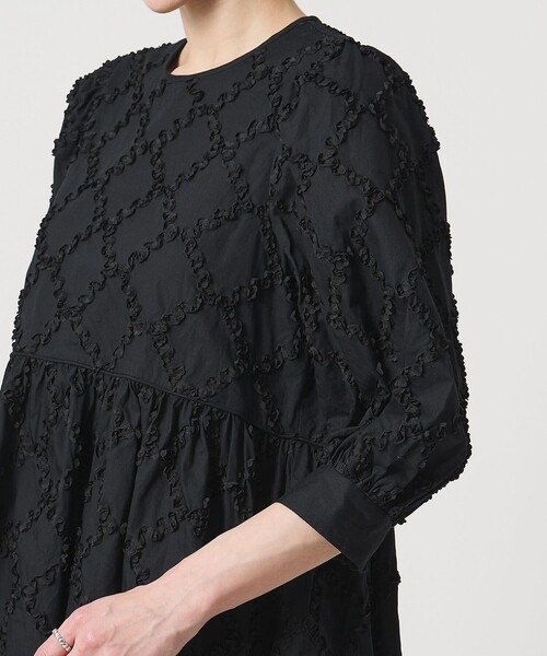 UNITED ARROWS(ユナイテッドアローズ)の「エンブロイダリー フリル トップス(シャツ/ブラウス・レディース・ブラック/ホワイト/ベージュ・FREE)」の13枚目の写真