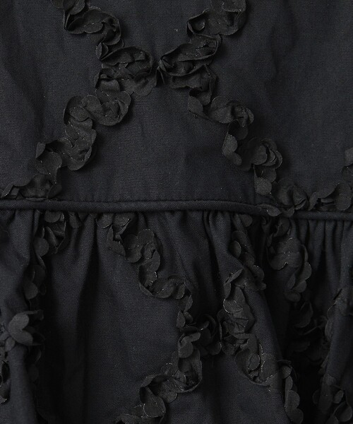 UNITED ARROWS(ユナイテッドアローズ)の「エンブロイダリー フリル トップス(シャツ/ブラウス・レディース・ブラック/ホワイト/ベージュ・FREE)」の15枚目の写真