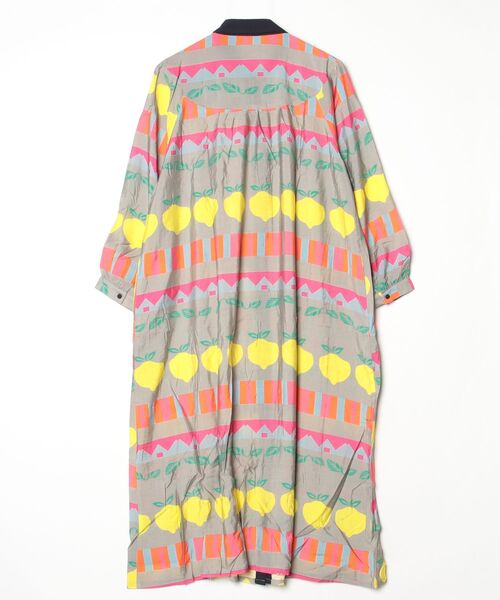 sandy（サンディー）の「フルーツ柄配色レギュラーカラーOP（ワンピース・レディース・イエロー・FREE）」の2枚目の写真
