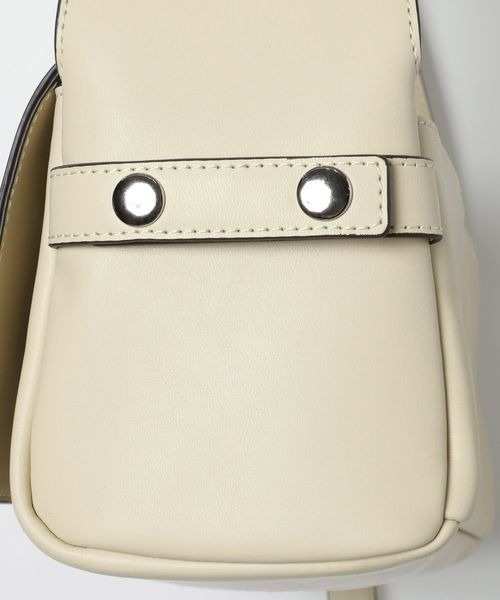 JEANASIS（ジーナシス）の「スクエアフェイクレザーショルダー/666201（ショルダーバッグ・レディース・ブラック/アイボリー/カーキ・FREE）」の16枚目の写真