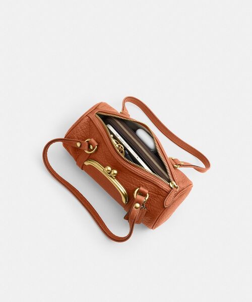 COACH(コーチ)の「キスロック バレル バッグ 28(ショルダーバッグ・レディース・ブラウン系その他・ONE)」の4枚目の写真