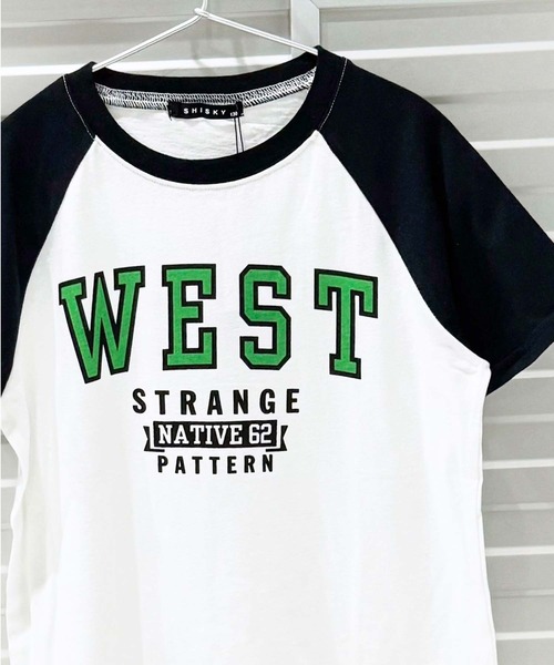 Universal Style Wear（ユニバーサルスタイルウェア）の「ラグランプリントロゴ半袖Tシャツ（Tシャツ/カットソー・キッズ・グレー系その他/ホワイト×グリーン/サックスブルー/杢グレー/オレンジ系その他/ネイビー系/ダークグリーン/ブラック系その他/ベージュ系その他/ダークグリーン系2/ダークグリーン系1/ホワイト×ネイビー/グレー系その他2/ネイビー/チャコール・120cm/130cm/140cm/150cm/160cm）」の4枚目の写真