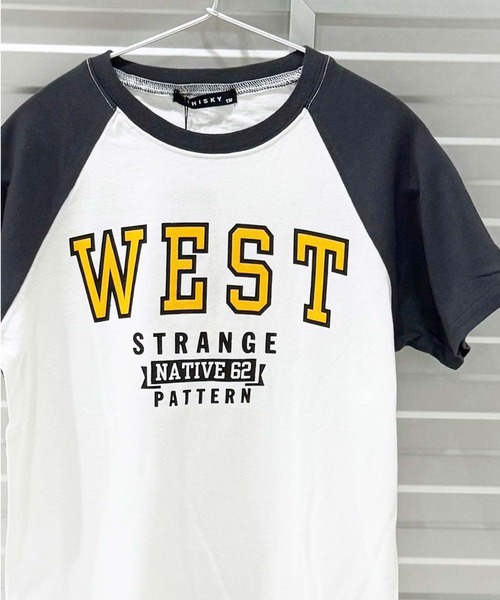 Universal Style Wear（ユニバーサルスタイルウェア）の「ラグランプリントロゴ半袖Tシャツ（Tシャツ/カットソー・キッズ・グレー系その他/ホワイト×グリーン/サックスブルー/杢グレー/オレンジ系その他/ネイビー系/ダークグリーン/ブラック系その他/ベージュ系その他/ダークグリーン系2/ダークグリーン系1/ホワイト×ネイビー/グレー系その他2/ネイビー/チャコール・120cm/130cm/140cm/150cm/160cm）」の7枚目の写真