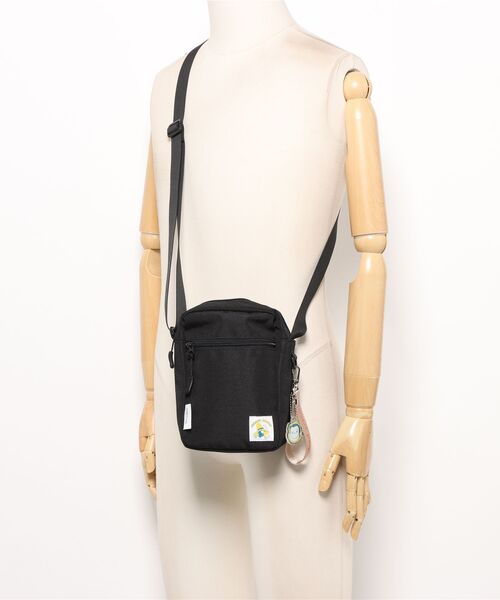 SAC'S BARJean（サックスバージーン）の「【Curious George/おさるのジョージ】縦型ショルダーバッグ（ショルダーバッグ・レディース・ブラック・FREE）」の2枚目の写真