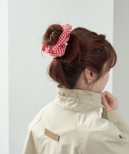 mystic（ミスティック）の「チャーム付きギンガムシュシュ（シュシュ・レディース・レッド/ブラック・ONE SIZE）」の8枚目の写真