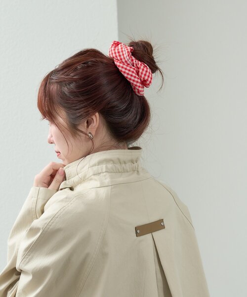 mystic（ミスティック）の「チャーム付きギンガムシュシュ（シュシュ・レディース・レッド/ブラック・ONE SIZE）」の9枚目の写真