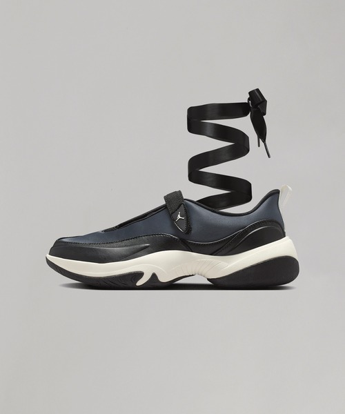 JORDAN BRAND(ジョーダンブランド)の「WMNS JORDAN POINTE IB8597-001(スニーカー・メンズ・ブラック・24.5cm/23cm/23.5cm/25cm/24cm)」の1枚目の写真