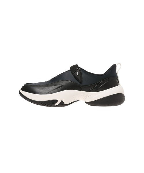 JORDAN BRAND（ジョーダンブランド）の「WMNS JORDAN POINTE IB8597-001（スニーカー・メンズ・ブラック・24.5cm/23cm/23.5cm/25cm/24cm）」の2枚目の写真
