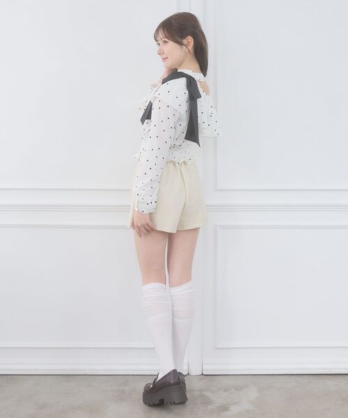 MAJESTIC LEGON(マジェスティックレゴン)の「ワンショルフリルリボンブラウス(シャツ/ブラウス・レディース・ホワイト系その他2/ブラック系その他/グレー系その他・MEDIUM)」の8枚目の写真