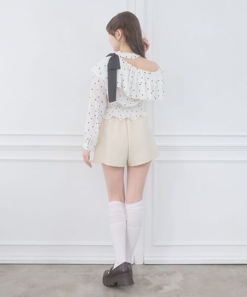 MAJESTIC LEGON(マジェスティックレゴン)の「ワンショルフリルリボンブラウス(シャツ/ブラウス・レディース・ホワイト系その他2/ブラック系その他/グレー系その他・MEDIUM)」の9枚目の写真