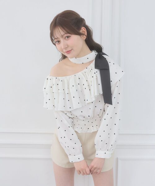 MAJESTIC LEGON(マジェスティックレゴン)の「ワンショルフリルリボンブラウス(シャツ/ブラウス・レディース・ホワイト系その他2/ブラック系その他/グレー系その他・MEDIUM)」の12枚目の写真