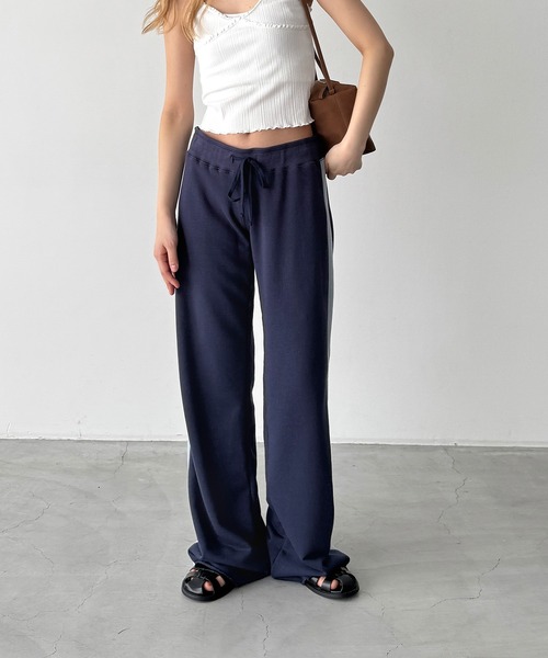 CANAL JEAN（キャナルジーン）の「El mar　ローライズラインパンツ（スウェットパンツ・レディース・チャコールグレー/ネイビー・ONE SIZE）」の3枚目の写真