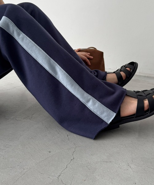 CANAL JEAN（キャナルジーン）の「El mar　ローライズラインパンツ（スウェットパンツ・レディース・チャコールグレー/ネイビー・ONE SIZE）」の4枚目の写真
