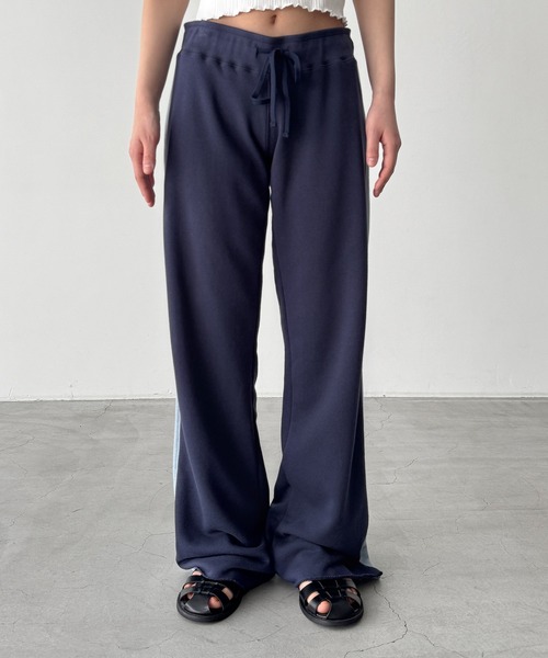 CANAL JEAN（キャナルジーン）の「El mar　ローライズラインパンツ（スウェットパンツ・レディース・チャコールグレー/ネイビー・ONE SIZE）」の11枚目の写真
