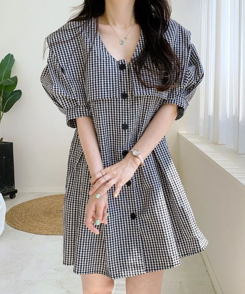 AMAJI(アマジ)の「セーラーカラー パフスリーブ 半袖 フロントボタン フレア ミニワンピース(ワンピース・レディース・ホワイト×ブラック/ブラック/ホワイト・FREE)」の2枚目の写真