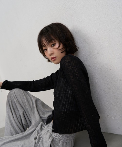 NUJOH(ヌゾ)の「Sheer Rib Crop Cardigan / シアーリブクロップカーディガン(カーディガン/ボレロ・レディース・ライトブルー/アイボリー/グレー/ブラック・FREE)」の15枚目の写真