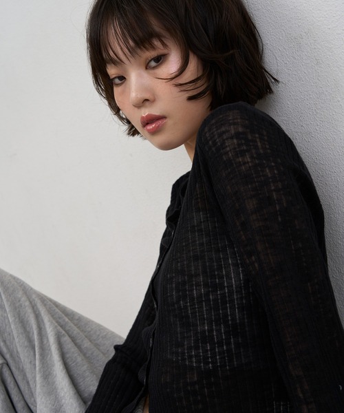 NUJOH(ヌゾ)の「Sheer Rib Crop Cardigan / シアーリブクロップカーディガン(カーディガン/ボレロ・レディース・ライトブルー/アイボリー/グレー/ブラック・FREE)」の16枚目の写真