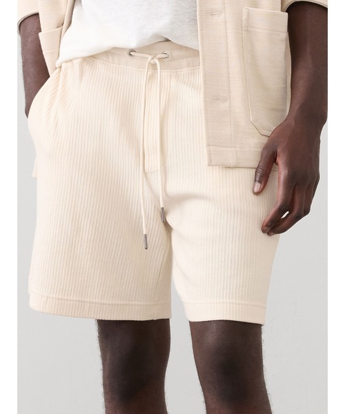 BANANA REPUBLIC FACTORY STORE(バナナリパブリック ファクトリーストア)の「BANANA REPUBLIC FACTORY STORE クリンクル リブ プルオン ショートパンツ(その他パンツ・メンズ・アイボリー/ネイビー・XL/L/M/S)」の2枚目の写真