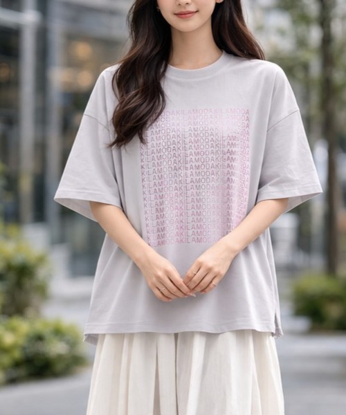 PATRIOT TAXI SELECT(パトリオットタクシーセレクト)の「【KILA MODA】きらめきロゴデザインプルオーバー(Tシャツ/カットソー・レディース・オフホワイト/グレー/ブラック・MEDIUM/LARGE/LL/3L)」の4枚目の写真