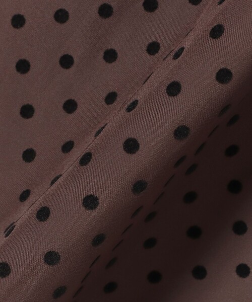 BEAMS HEART(ビームスハート)の「フロッキー ドット サテン ボウタイ ブラウス(シャツ/ブラウス・レディース・ブラック/ブラウン・FREE)」の4枚目の写真