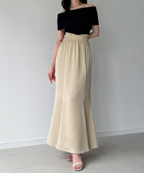 junoah(ジュノア)の「クロスデザインサテンスカート(スカート・レディース・ピンクベージュ/ライトベージュ/ブラック・LARGE/MEDIUM/SMALL)」の3枚目の写真