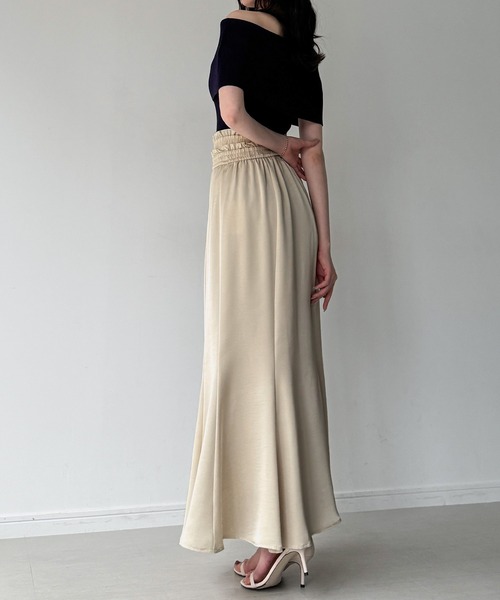 junoah(ジュノア)の「クロスデザインサテンスカート(スカート・レディース・ピンクベージュ/ライトベージュ/ブラック・LARGE/MEDIUM/SMALL)」の10枚目の写真