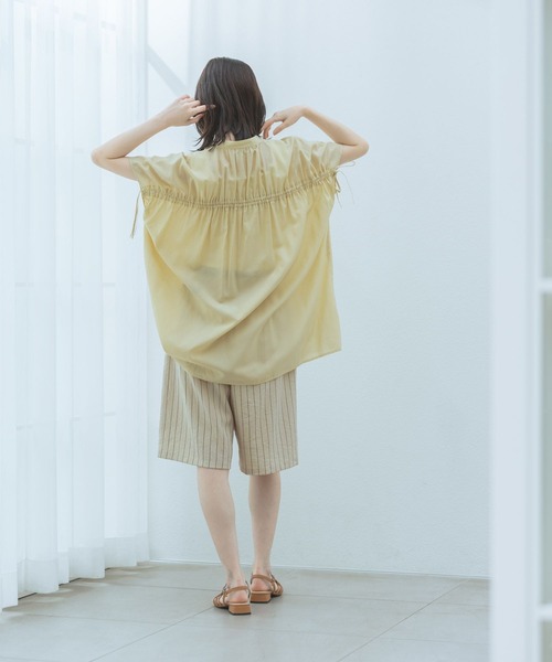 LAKOLE（ラコレ）の「＜多機能ウェア＞バックシャーリングノースリーブブラウス / 659862（シャツ/ブラウス・レディース・オフホワイト/ブルー/ブラック/ベージュ・FREE）」の9枚目の写真