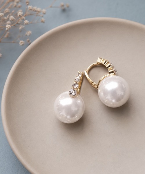 United store(ユナイテッドストア)の「パヴェフープ×ビッグパールピアス(ピアス(両耳用)・レディース・ホワイト/グレー・FREE)」の7枚目の写真