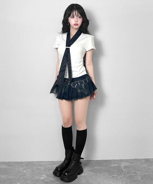 FOLLOWIN(フォロウィン)の「【取り外し可能/2WAY】ネクタイセットVネックシャーリングトップス(Tシャツ/カットソー・レディース・ブラック/ホワイト・FREE)」の20枚目の写真