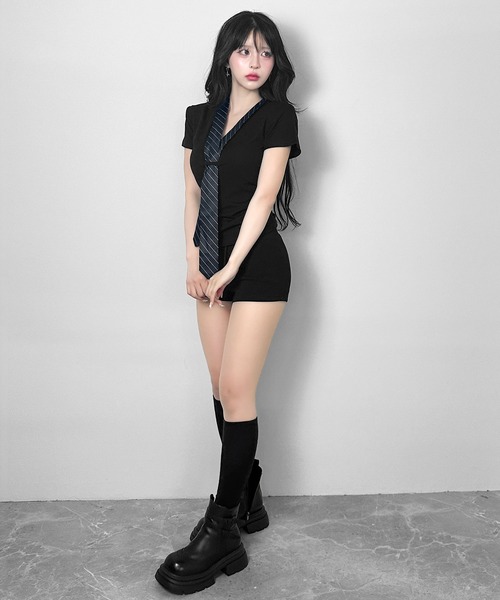 FOLLOWIN(フォロウィン)の「【取り外し可能/2WAY】ネクタイセットVネックシャーリングトップス(Tシャツ/カットソー・レディース・ブラック/ホワイト・FREE)」の8枚目の写真