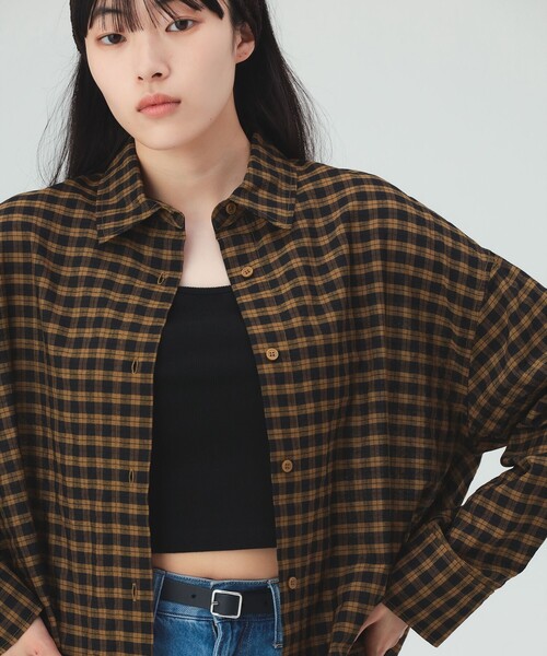 BEAMS HEART(ビームスハート)の「チェック オーバーサイズ シャツ(シャツ/ブラウス・レディース・イエロー/ベージュ/ブラック・FREE)」の3枚目の写真