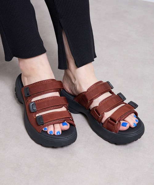COMMON WARE(コモンウェアー)の「ST:MEI LADIES TRIPLE STRAP SANDAL メイ 厚底トリプルストラップサンダル(サンダル・レディース・ブラウン/グレー/ブラック・23.5/22.5/24.5)」の1枚目の写真