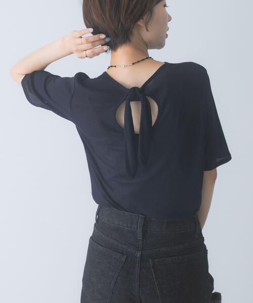 URBAN RESEARCH ROSSO WOMEN(アーバンリサーチ ロッソ)の「バックリボンカットソー(Tシャツ/カットソー・レディース・オフホワイト/ブラウン/ネイビー・FREE)」の4枚目の写真