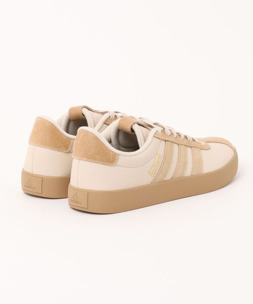 adidas（アディダス）の「adidas アディダス VL COURT 3.0 M メンズスニーカー(VLコート3.0M) KI2117 クリスタルリネン/マジックベージュ/ゴールドメタリック（スニーカー・メンズ・ベージュ・27.5cm/27.0cm/26.5cm/26.0cm/25.5cm/30.0cm/29.0cm/28.0cm）」の2枚目の写真
