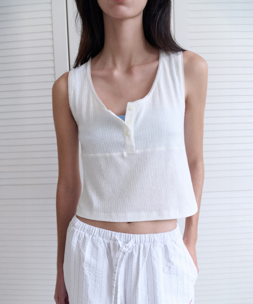 ANDNEEDS(アンドニーズ)の「Lazy punching sleeveless (white)(Tシャツ/カットソー・レディース・その他・FREE)」の2枚目の写真