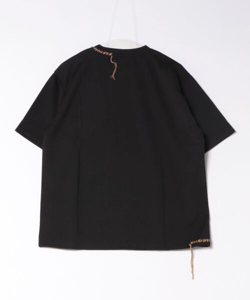 ATELANE(アテレーン)の「★ATELANE★ストレッチポンチ フラワープリント、ハンドステッチ、S/S Tee(Tシャツ/カットソー・メンズ・ホワイト系/ブラック系・MEDIUM)」の3枚目の写真