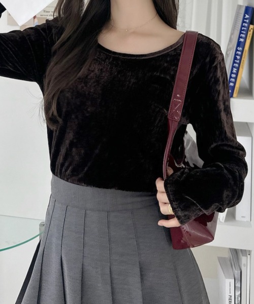 Ada.(エイダ)の「バックオープン ベロア コンパクト カットソー(Tシャツ/カットソー・レディース・ネイビー/ブラック/ブラウン・FREE)」の10枚目の写真