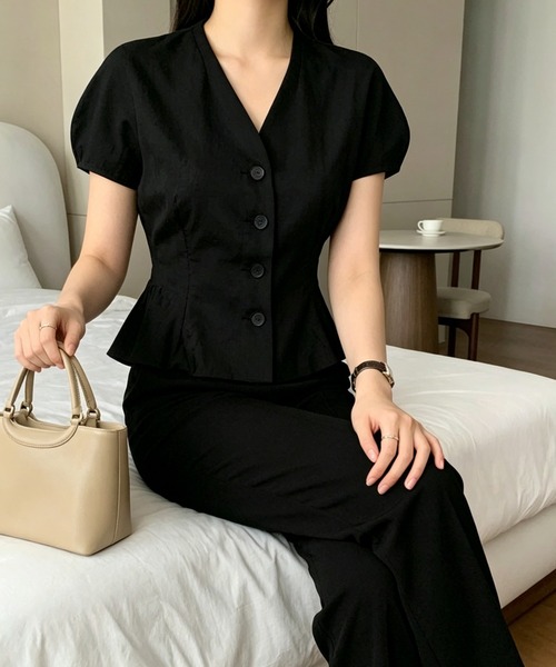 Aelina(エリナ)の「パフスリーブウエスト絞りノーカラージャケット(ノーカラージャケット・レディース・ベージュ/ブラック・FREE)」の8枚目の写真