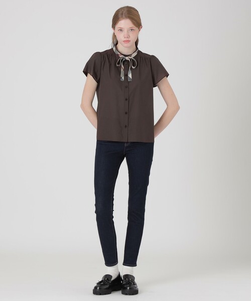 BLUE LABEL CRESTBRIDGE（ブルーレーベルクレストブリッジ）の「【一部店舗限定】クールドライリボンブラウス（シャツ/ブラウス・レディース・ブラウン/ベージュ系その他・38/36）」の9枚目の写真