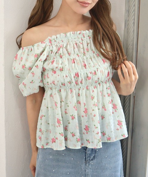 CECIL McBEE(セシルマクビー)の「花柄シャーリングブラウス(シャツ/ブラウス・レディース・ブラック/ライトグリーン/イエロー・MEDIUM)」の2枚目の写真