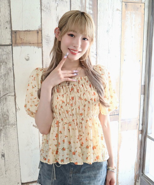 CECIL McBEE(セシルマクビー)の「花柄シャーリングブラウス(シャツ/ブラウス・レディース・ブラック/ライトグリーン/イエロー・MEDIUM)」の4枚目の写真