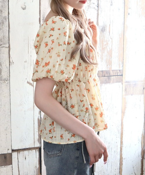 CECIL McBEE(セシルマクビー)の「花柄シャーリングブラウス(シャツ/ブラウス・レディース・ブラック/ライトグリーン/イエロー・MEDIUM)」の5枚目の写真