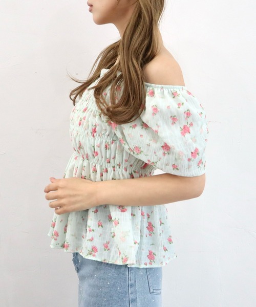 CECIL McBEE(セシルマクビー)の「花柄シャーリングブラウス(シャツ/ブラウス・レディース・ブラック/ライトグリーン/イエロー・MEDIUM)」の8枚目の写真