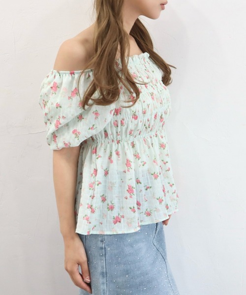 CECIL McBEE(セシルマクビー)の「花柄シャーリングブラウス(シャツ/ブラウス・レディース・ブラック/ライトグリーン/イエロー・MEDIUM)」の10枚目の写真