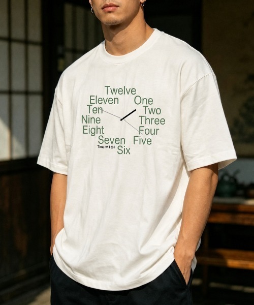 FreeZone（フリーゾーン）の「ワードクロックプリント オーバーサイズ半袖Tシャツ（Tシャツ/カットソー・メンズ・ネイビー/グレー/ホワイト/ブラック・F）」の2枚目の写真
