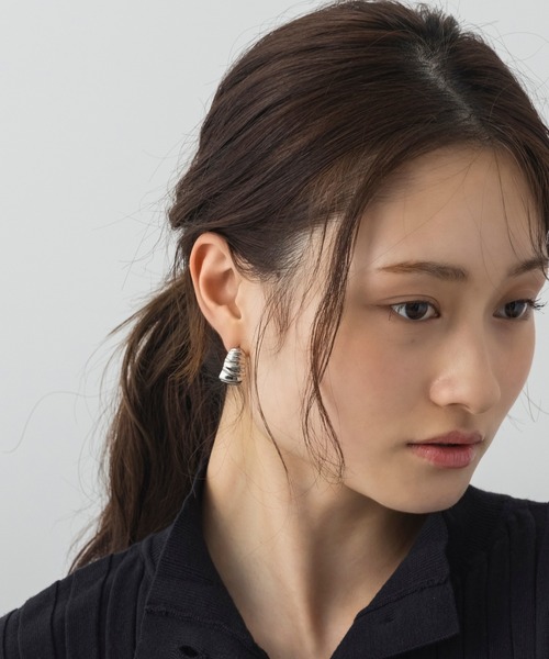 AJUGA.(アジュガ)の「ツイストメタルフープピアス(ピアス(両耳用)・レディース・シルバー・ONE SIZE)」の8枚目の写真